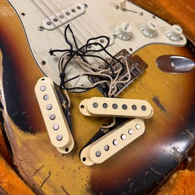 MJT  Stratocaster **1 PIECE BODY** Heavy relic with Fender case & Extra set of 59' pick-ups image 17