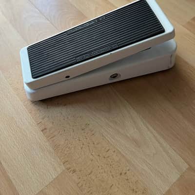 Dunlop 105Q Cry Baby Bass Wah 1999 - Present - White image 2