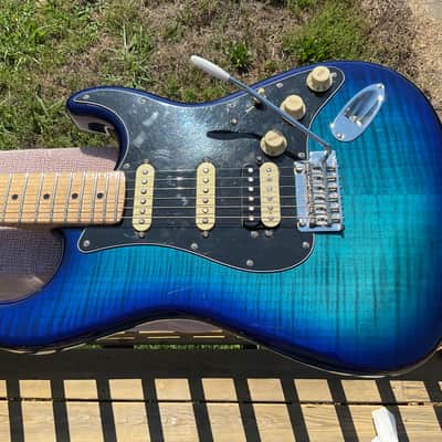 Fender Player Stratocaster HSS Plus Top with Maple Fretboard 2019 - 2021 - Blue Burst image 5