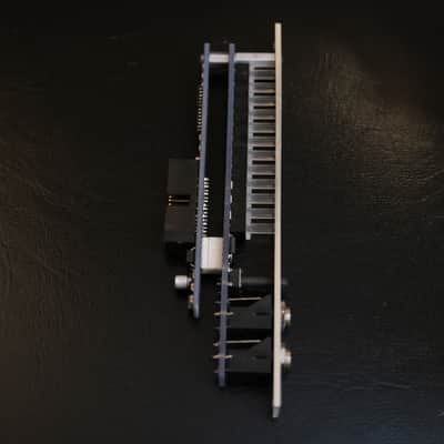 Division 6 VM // compact Eurorack voltage meter image 5