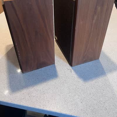 Vintage Realistic MC-500 Speakers~ Real Walnut Veneer~ 2 Way 35w~ Full Great Sound! image 5