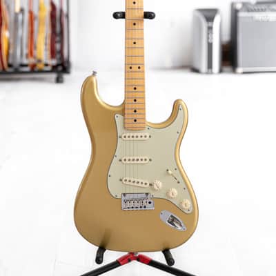 2009 Fender Custom Shop Deluxe Stratocaster in HLE Gold image 1
