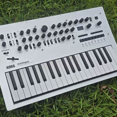 Korg Minilogue 4-Voice Polyphonic Analog Synthesizer 2016 - Present - Silver