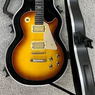 Univox - MIJ "Gimme Lawsuit" Les Paul Style - Sunburst - with HSC image 2
