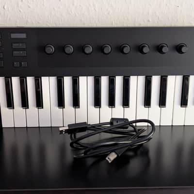 Native Instruments Komplete Kontrol M32 2019 - Black image 3