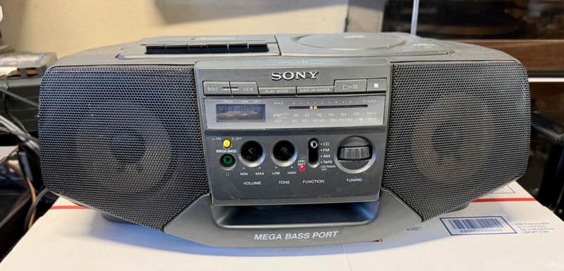 Sony CFD-V15 Boombox AM/FM Radio Cassette Tape CD Player; Tested SEE VIDEO
