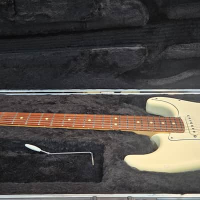 Fender USA Standard Stratocaster 2012 - Pearl White image 8