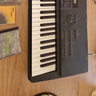 Yamaha SY85 Synthesizer vintage music workstation midi manual and disks