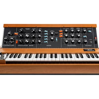 Moog Minimoog Model D Analog Keyboard Synthesizer (2022 Edition - Mahogany) [DEMO]