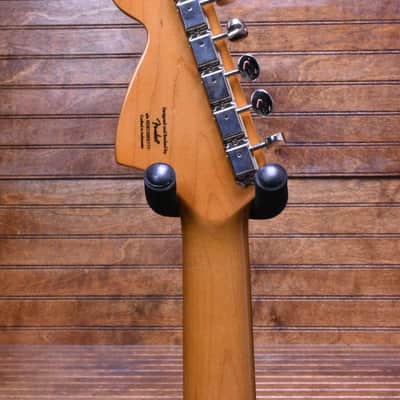 Squier Classic Vibe '70s Stratocaster® HSS, Laurel Fingerboard, Walnut image 6
