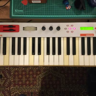 Alesis Micron 2000s - Silver