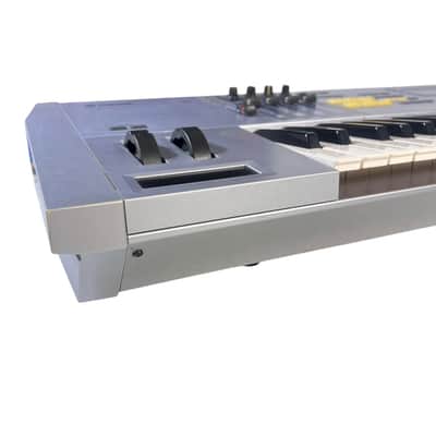 Yamaha MOTIF ES6 61-Key Synthesizer Workstation Keyboard image 11
