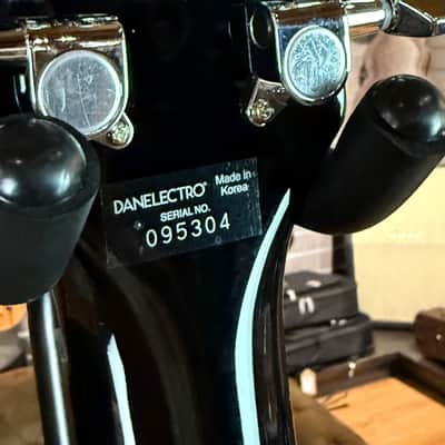 Danelectro '66-12 Transp. 3 Tone Sunburst 12-String + NEW image 12