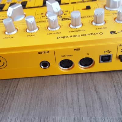 Behringer TD-3 Analog Bass Line Synthesizer 2019 - Present - Amber image 10