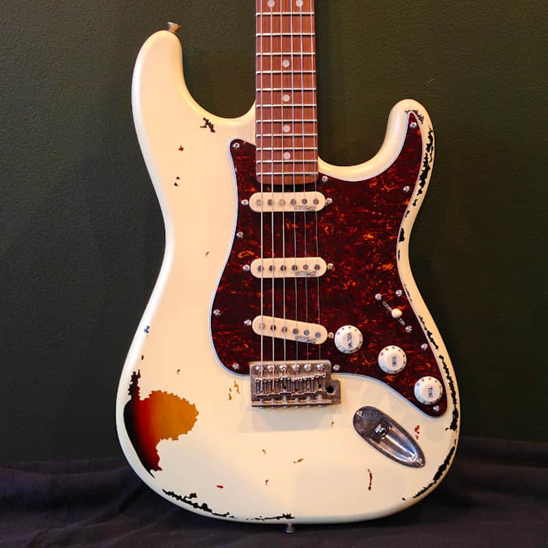 Vintage V6MR Icon - Aged Vintage White Over Sunburst image 1