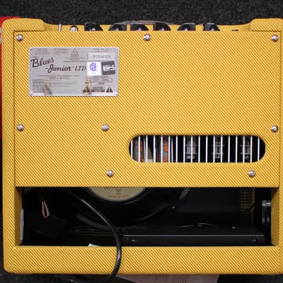 2025 Fender Blues Junior Lacquered Tweed 15 Watt 1x12 Tube Guitar Combo Amp w/Footswitch image 4