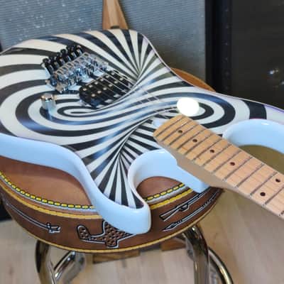 Kramer The 84 Custom Graphics 2021 - The Illusionist 3D Black / White Swirl image 23