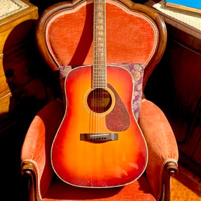 YAMAHA DW8 acoustic guitars