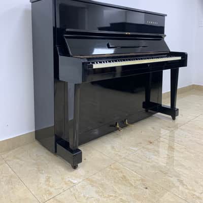 Elegant Yamaha U1 Upright Piano – Timeless Sound & Style image 2