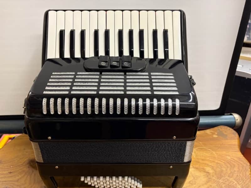 Unbranded 48 Bass Accordion - Black image 1