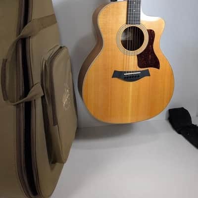 Taylor 214ce-N 2021 - Natural image 1