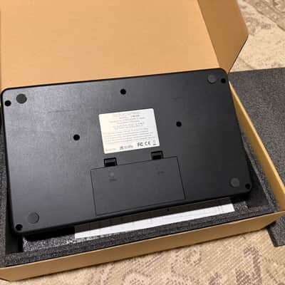 Sonicware Liven XFM 27-Key Multi-Track FM Synthesizer Groovebox 2021 - Present - Black / Blue image 2