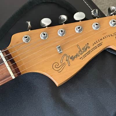 Nice 2019 Fender Vintera '60s Jazzmaster Modified with Pau Ferro Fretboard 3-Color Sunburst image 3