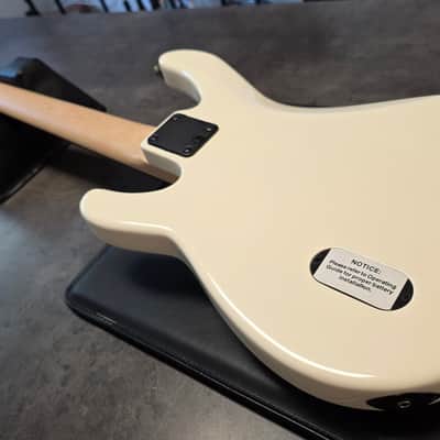 Peavey Forum 5 Bass USA CASE QUEEN Time Capsule - Pearl White 18V Active Humbuckers 34" scale American HH Jazz Rock Bass with Stingray Pickup config image 20