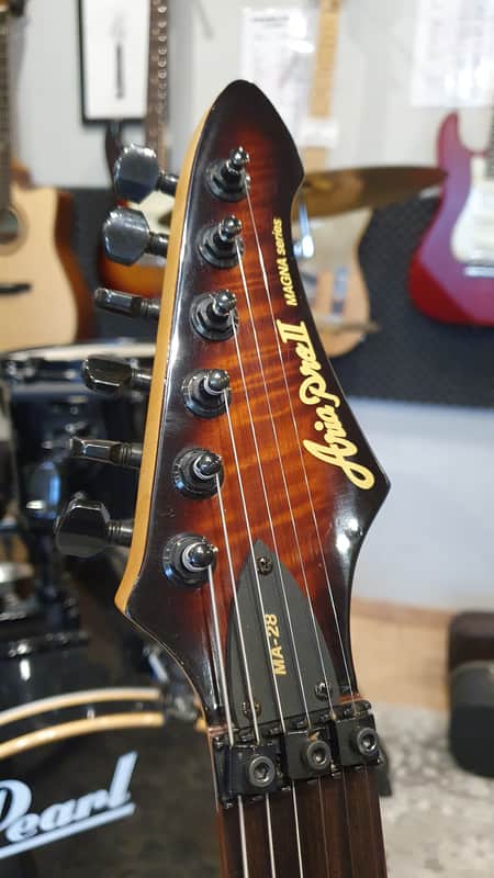 Aria Pro II Magna series MA28-SB 90 - Sunburst komplett
