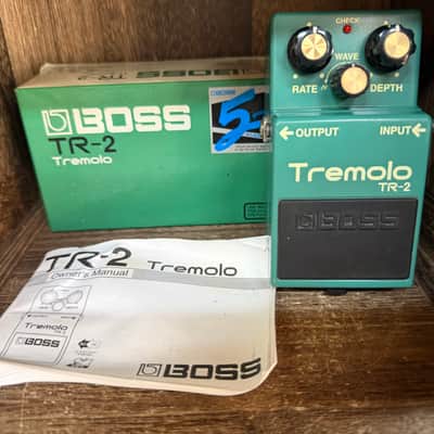 Boss TR-2 Tremolo With Box - Green image 1