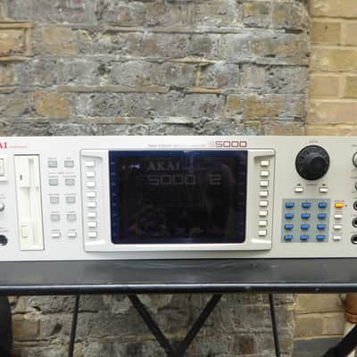 Akai S5000 MIDI Stereo Digital Sampler 1998 - White - FULL RAM - EX image 1