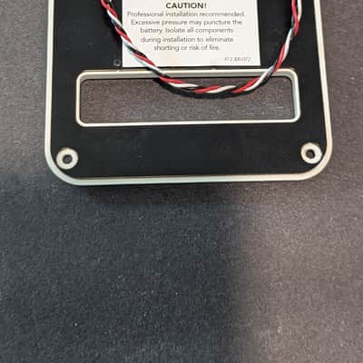 Fishman PRO-BPK-FSW Fluence Rechargeable Battery Pack for Strat 2010s - White image 4