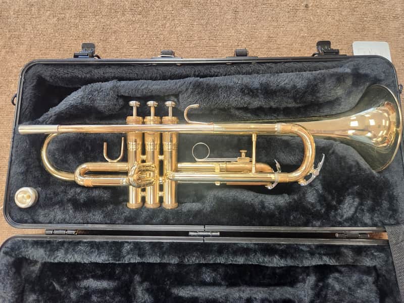 King 601 Trumpet with Case image 1