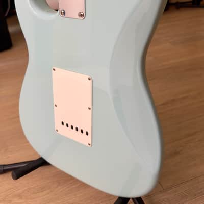 Fender Special Edition Classic Series '60s Stratocaster Lacquer with Matching Headstock, Daphne Blue CS 57/62 PUs, Fender Tweed Case image 18