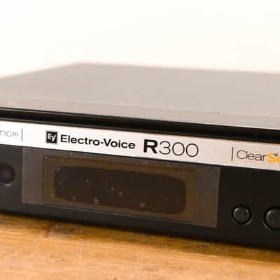 Electro-Voice (EV) R-300 Receiver w/ BP-300 Bodypack - Band C (NO PSU) CG010X0 image 4