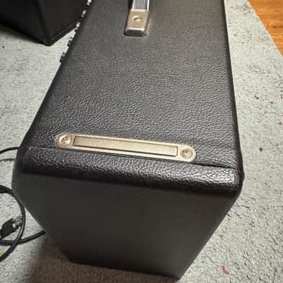 Fender '68 Custom Deluxe Reverb 2-Channel 22-Watt 1x12" Guitar Combo 2013 - Present - Black image 9