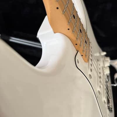 Fender Player Stratocaster with Maple Fretboard 2018 - 2024 - Polar White image 7