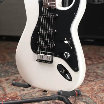 Charvel Jake E Lee Signature Pro-Mod So-Cal Style 1 HSS HT RW Electric Guitar - Pearl White image 4