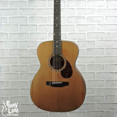 Eastman E2OM Cedar Top Acoustic Orchestra Model Guitar with Gig Bag image 3
