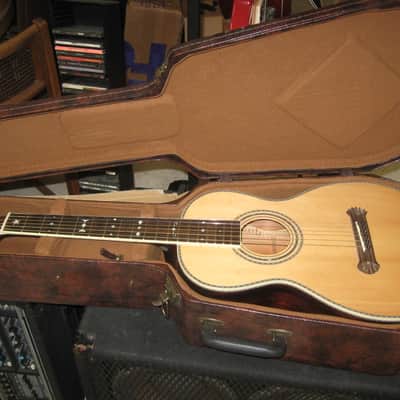 Washburn R315 KK Parlor Acoustic Guitar W Factory Case Natural image 9