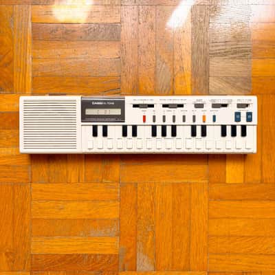 Vintage CASIO VL-1 VL Tone keyboard Classic RETRO synth made in Japan in 1984! With original leather case! Batteries included! image 2