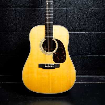Martin D-28 - Natural image 3