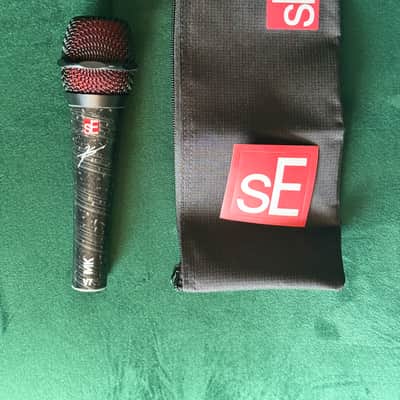 sE Electronics V7-MK Myles Kennedy Signature Handheld Supercardioid Dynamic Microphone 2021 - Present - Worn Black / Red Grille image 1