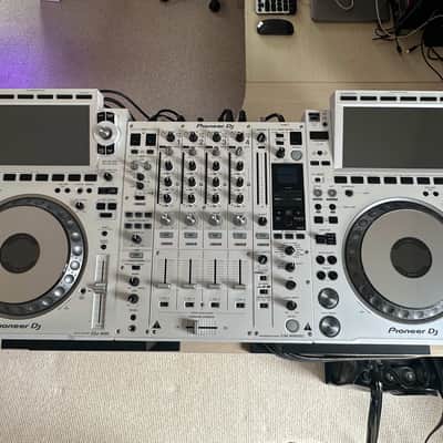 Pioneer Pioneer CDJ-3000-W(2x) + Pioneer DJM-900NXS2-W(1x) + Odyssey FZ Cases Bundle image 1
