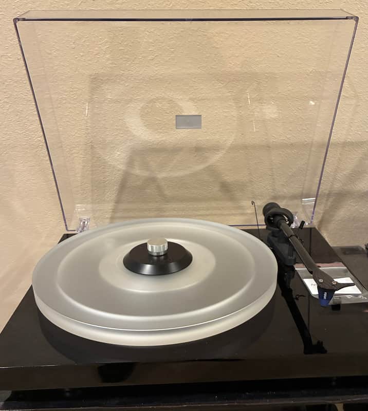 Pro-Ject Debut Carbon DC Belt-Drive Turntable 2010s - Black with many extras!