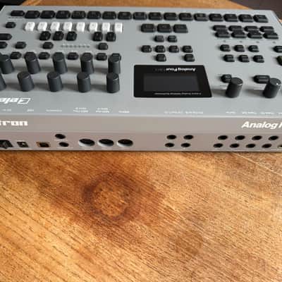 Elektron Analog Four MKII 4-Voice Tabletop Analog Synthesizer 2017 - Present - Grey image 4