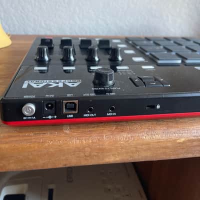 Akai MPD226 2015 - Present - Black image 3