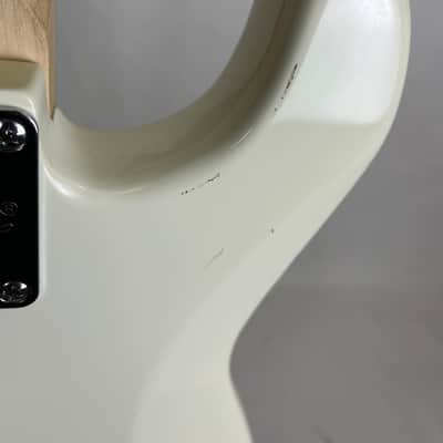 Squier Mini Stratocaster with Maple Fretboard 2011 - 2017 - Arctic White image 6