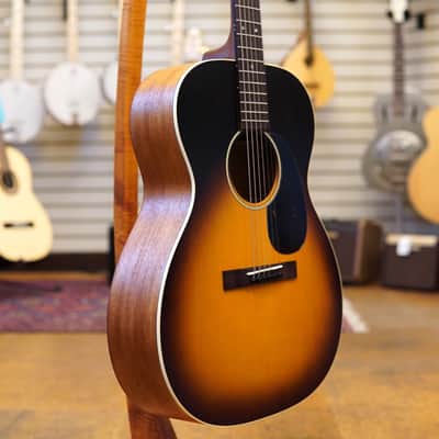 Martin 000-17 Sitka Spruce/Mahogany Acoustic Whiskey Sunset w/Padded Gig Bag image 2