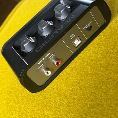 M-Audio Fast Track USB audio interface, ideal for basic home recording of vocals or guitar. Simple plug-and-play setup, compact design, and compatible with Mac/PC. image 4